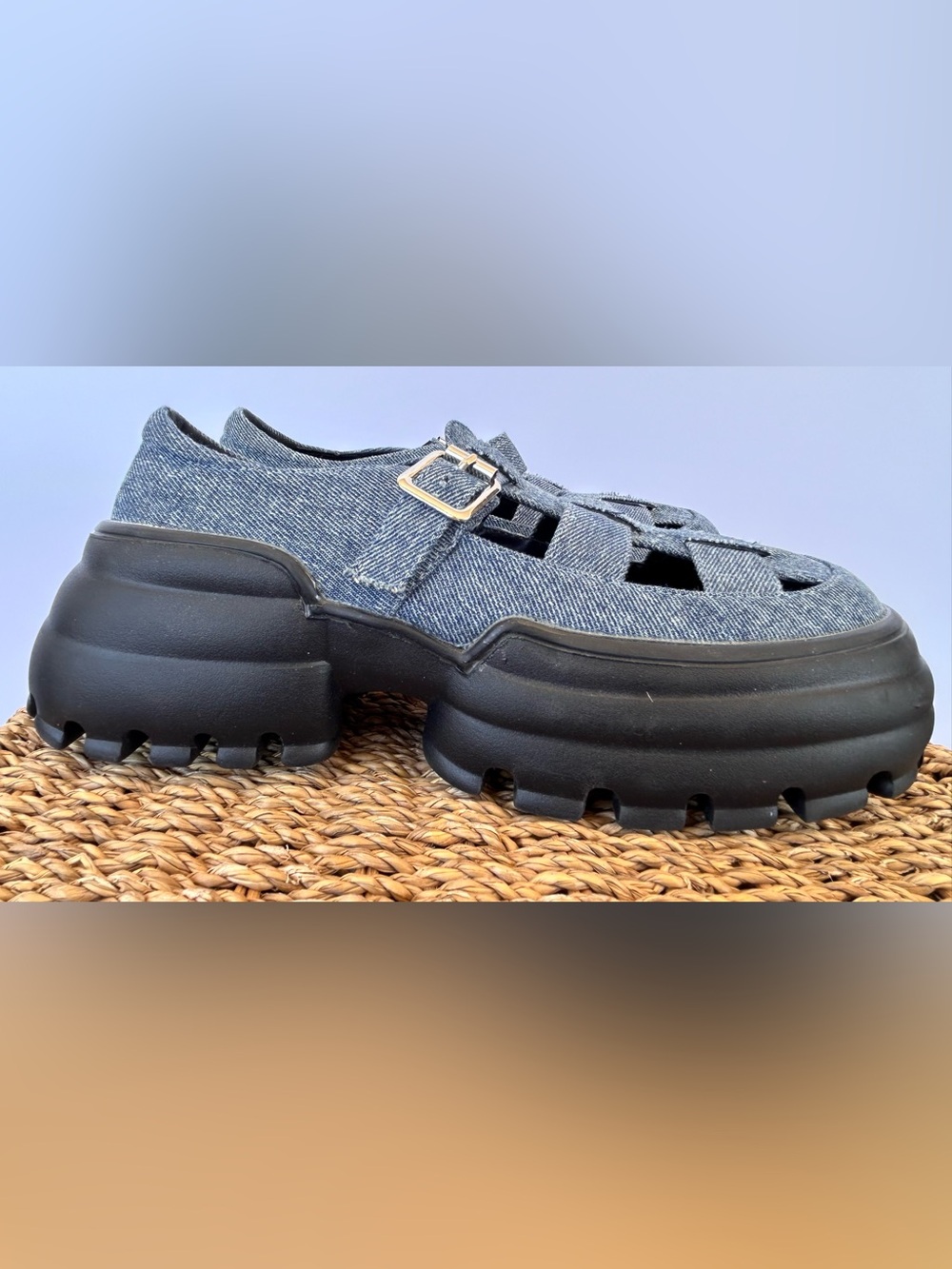 Lady Go Diva Women’s Denim Platform Fisherman Shoe Adjustable Buckle Size 7‎